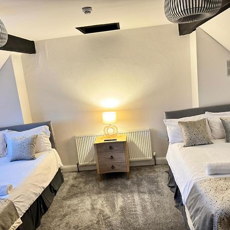 Shm Stays Solihull Hs2 Nec Airport Nr M6 M40 M42 Great For Long & Short Stays 15 Min Walk To Train Station 5 Min Drive To Town Centre Outside Bus Stops & Supermarket Free Parking エクステリア 写真