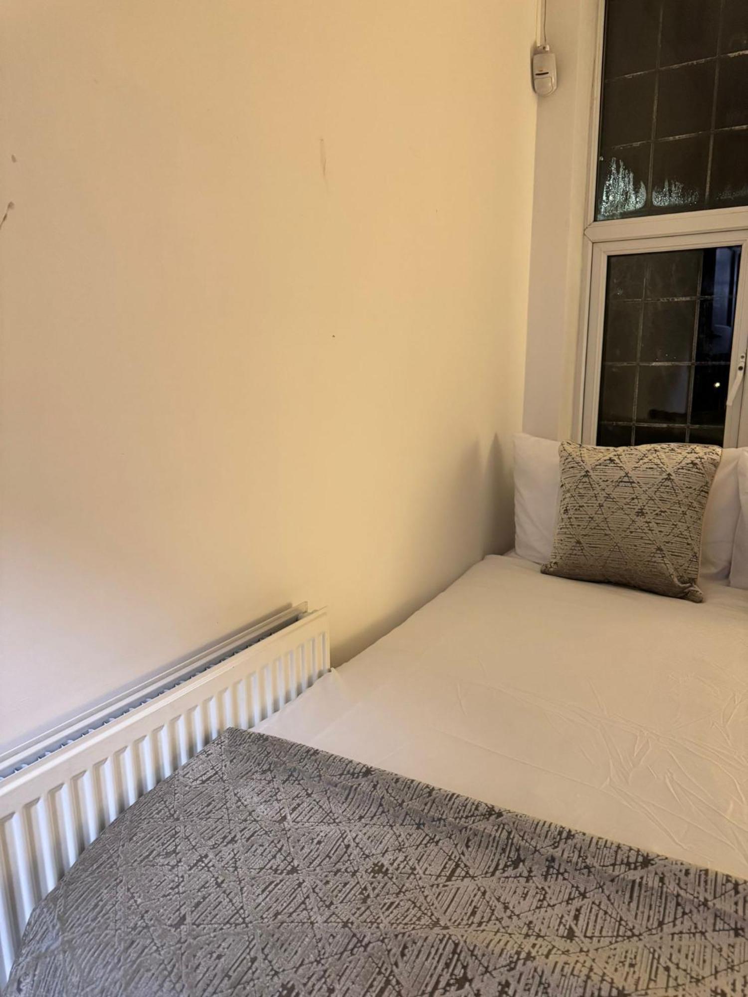 Shm Stays Solihull Hs2 Nec Airport Nr M6 M40 M42 Great For Long & Short Stays 15 Min Walk To Train Station 5 Min Drive To Town Centre Outside Bus Stops & Supermarket Free Parking エクステリア 写真
