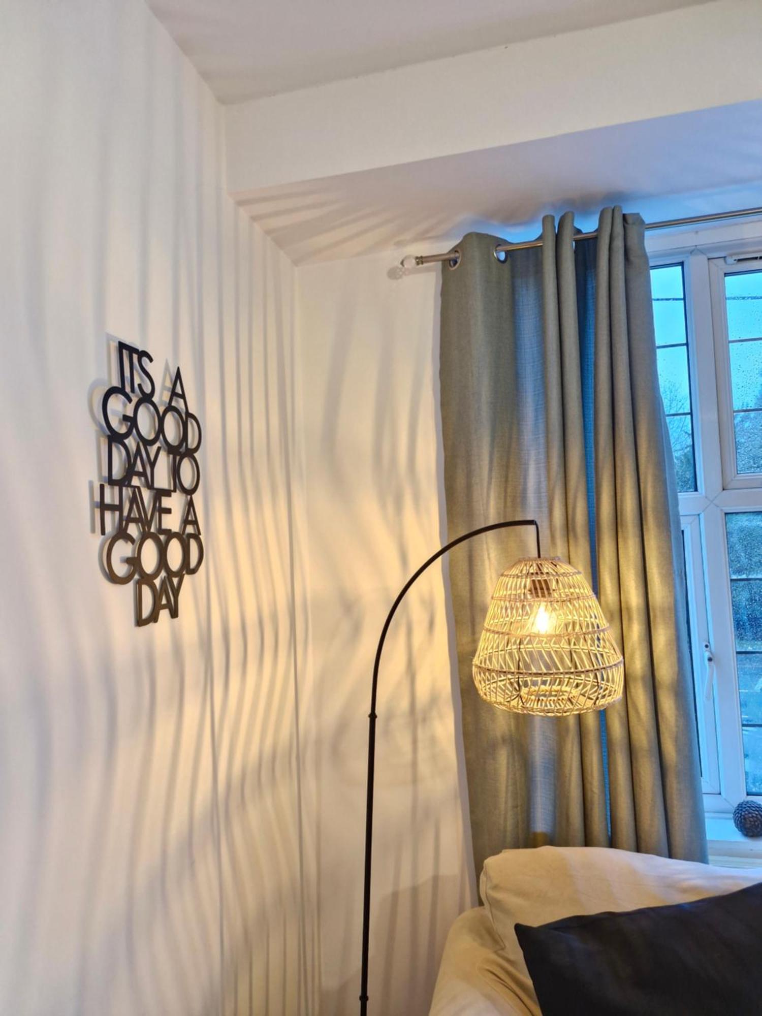 Shm Stays Solihull Hs2 Nec Airport Nr M6 M40 M42 Great For Long & Short Stays 15 Min Walk To Train Station 5 Min Drive To Town Centre Outside Bus Stops & Supermarket Free Parking エクステリア 写真